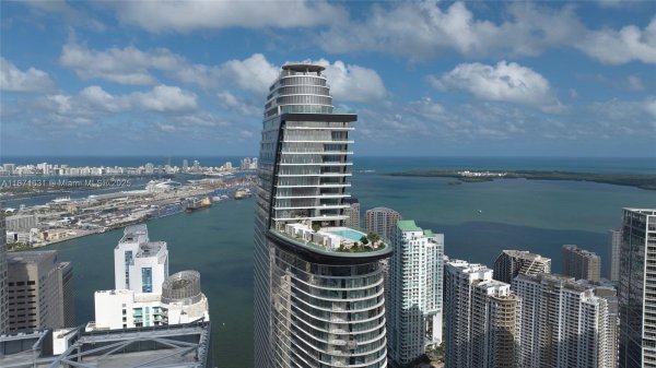 300 Biscayne Blvd Way #506E Miami, FL 33131