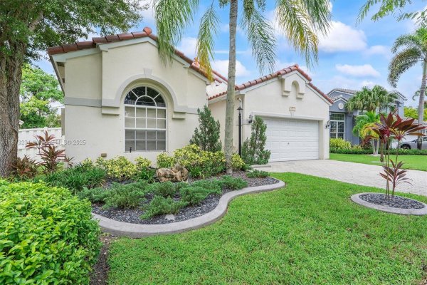 1572 NW 135th Ave Pembroke Pines, FL 33028