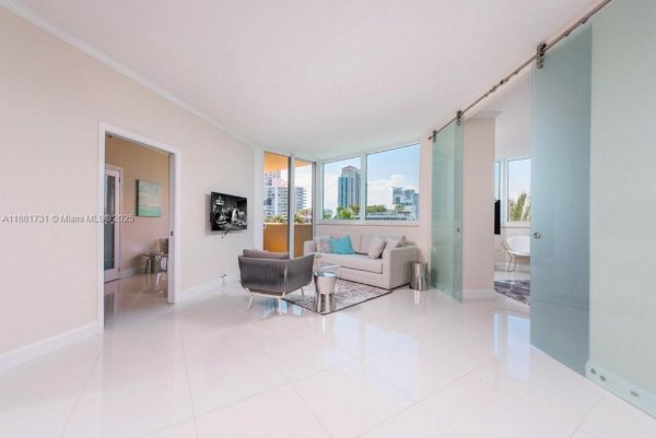 300 S Pointe Dr #706 Miami Beach, FL 33139
