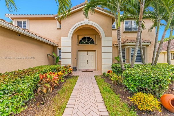 420 Montclaire Dr Weston, FL 33326