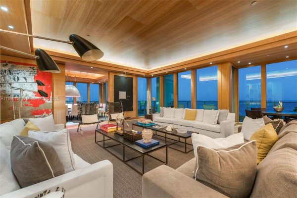 2627 S Bayshore Dr #3201 Miami, FL 33133