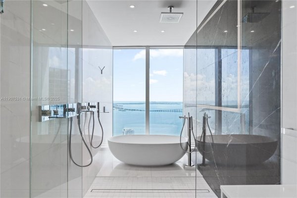 300 Biscayne Blvd Way #5003 Miami, FL 33130