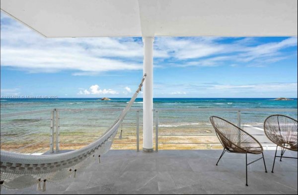 78 Jaime Brull Vega Baja, PR, 693