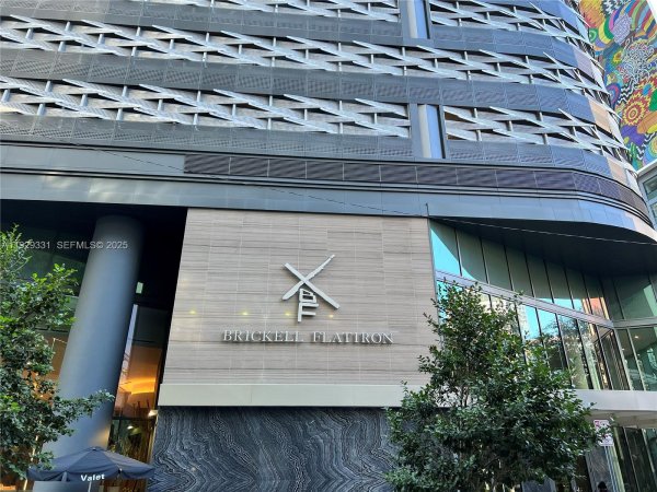 1000 Brickell Plz #4009 Miami, FL 33131