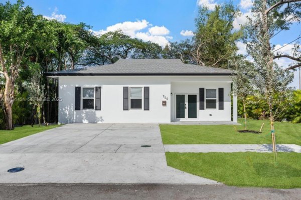 755 NW 83rd St Miami, FL 33150