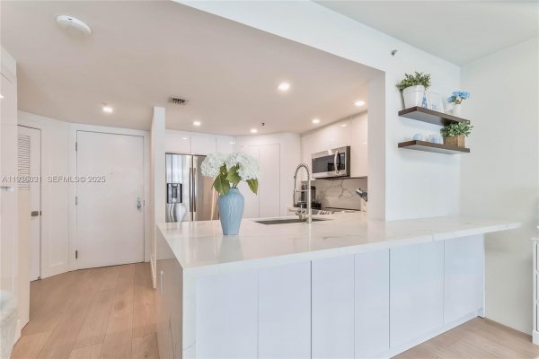 701 Brickell Key Blvd #808 Miami, FL 33131