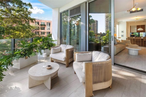 2831 S Bayshore Dr #401 Miami, FL 33133