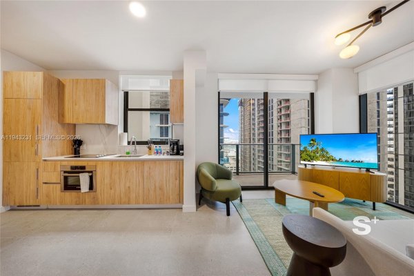 11 NE 6th St #2307 Miami, FL 33132