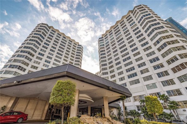 801 Brickell Bay Dr #1262 Miami, FL 33131