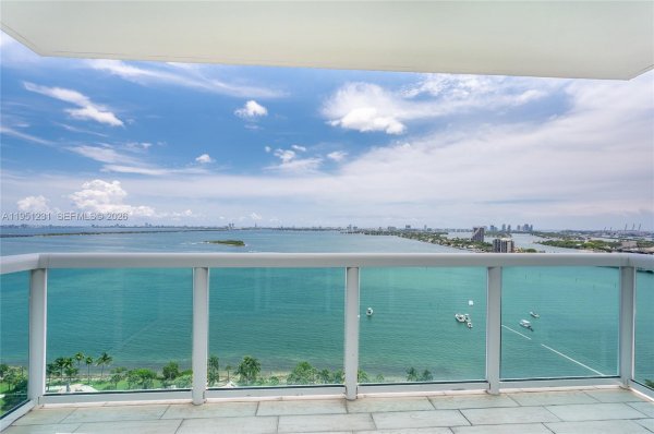1800 N Bayshore Dr #2503 Miami, FL 33132