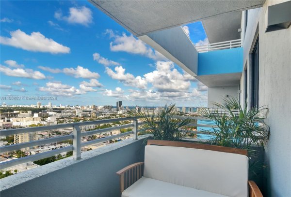 1330 West Ave #2409 Miami Beach, FL 33139