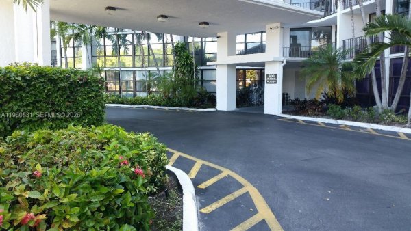 800 Parkview Dr #416 Hallandale Beach, FL 33009