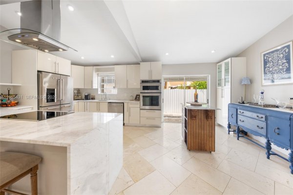 15642 SW 59th St Miami, FL 33193