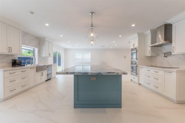 Undisclosed Address Palmetto Bay, FL 33158