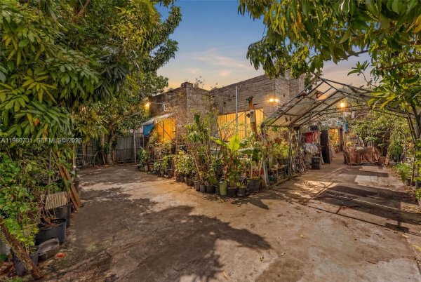 7740 NW 9th Ave Miami, FL 33150