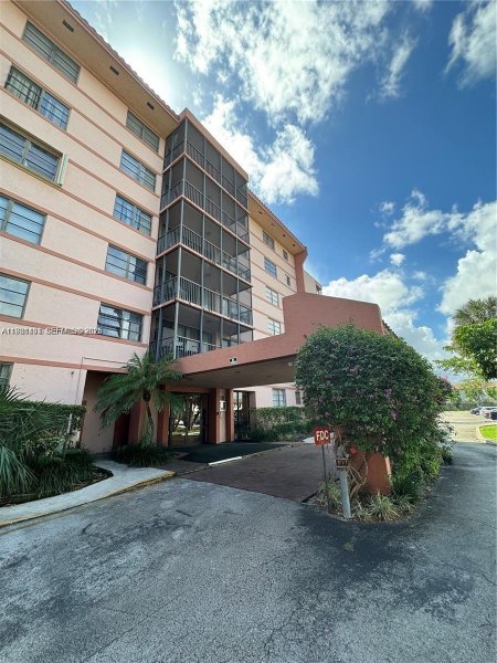 20850 San Simeon Way #107-5 Miami, FL 33179