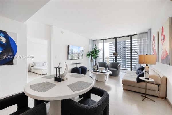 88 SW 7th St #1010 Miami, FL 33130