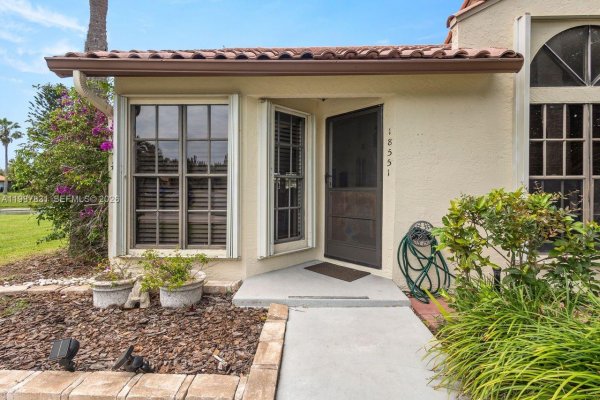 18551 Woodstream Dr Boca Raton, FL 33498