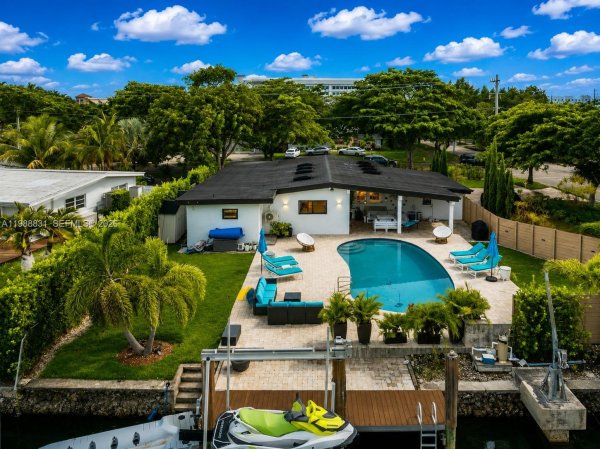 1805 Keystone Blvd North Miami, FL 33181
