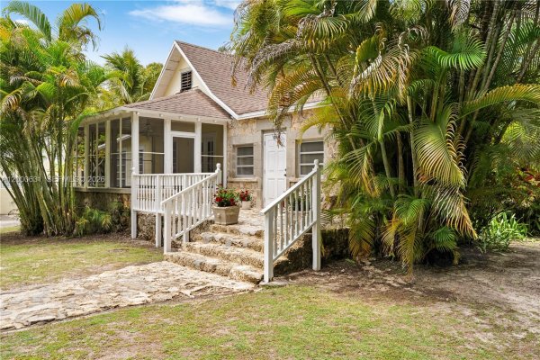 7201 SW 166th St Palmetto Bay, FL 33157