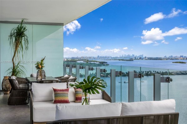 700 NE 26th Ter #2202 Miami, FL 33137