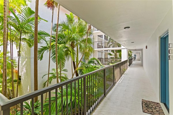 101 Ocean Ln Dr #209 Key Biscayne, FL 33149