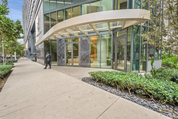 1000 Brickell Plz #3914 Miami, FL 33131