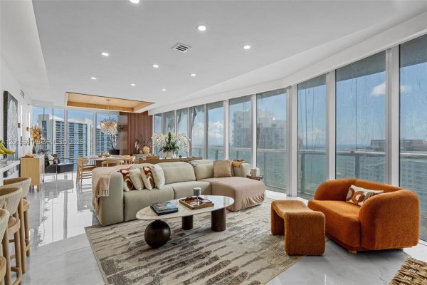 465 Brickell Ave #3301 Miami, FL 33131