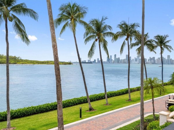 2425 Fisher Is Dr #5205 Miami Beach, FL 33109