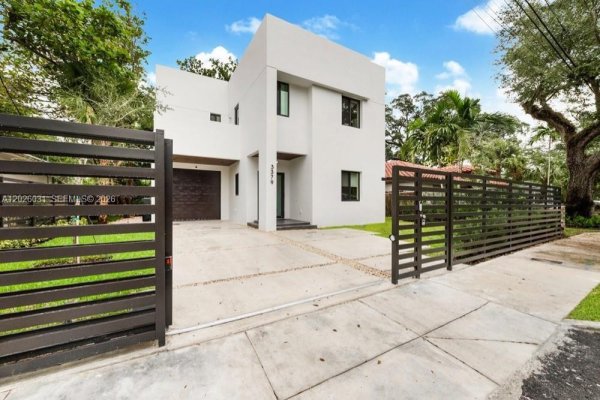 3379 William Ave Miami, FL 33133