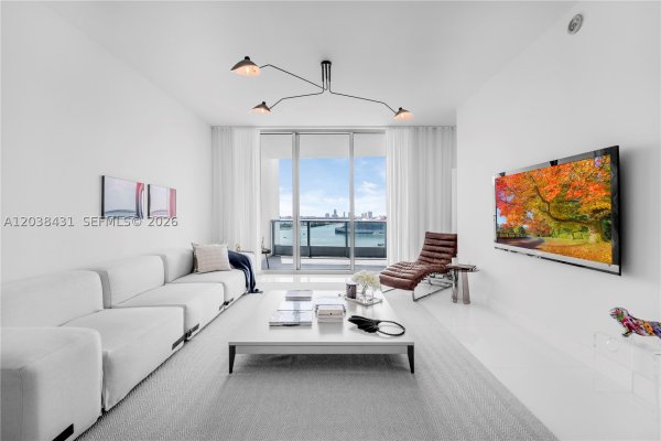 900 Biscayne Blvd #2302 Miami, FL 33132