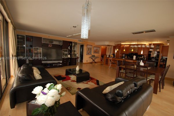 8877 Collins Ave #507 Surfside, FL 33154