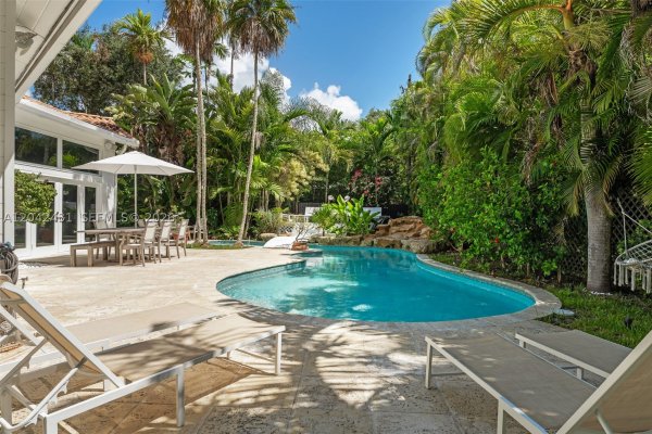 7924 SW 50th Ct Miami, FL 33143