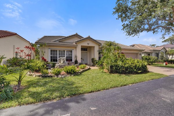 3460 Dunes Vis Pompano Beach, FL 33069