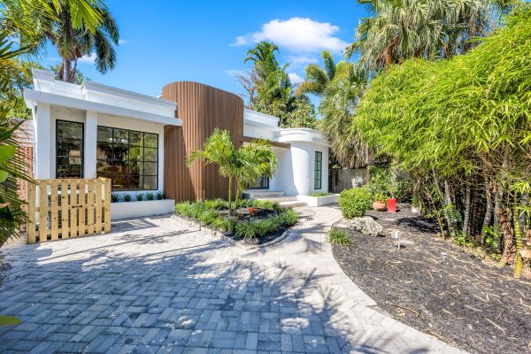 1413 NE 4th Fort Lauderdale, FL 33301