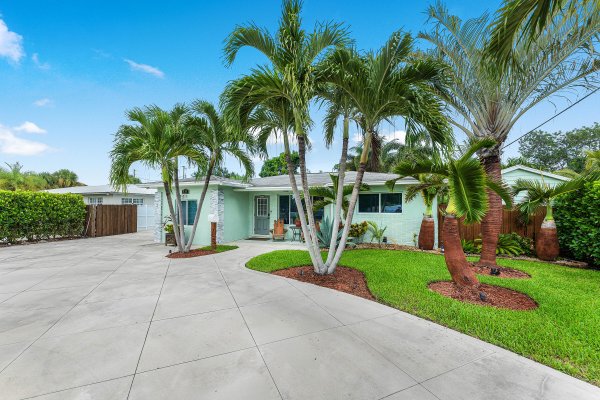 819 6th Lake Park, FL 33403