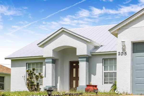205 SW Kestor Dr Port St Lucie, FL 34953
