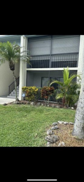 1118 Green Pine Blvd #B1 West Palm Beach, FL 33409
