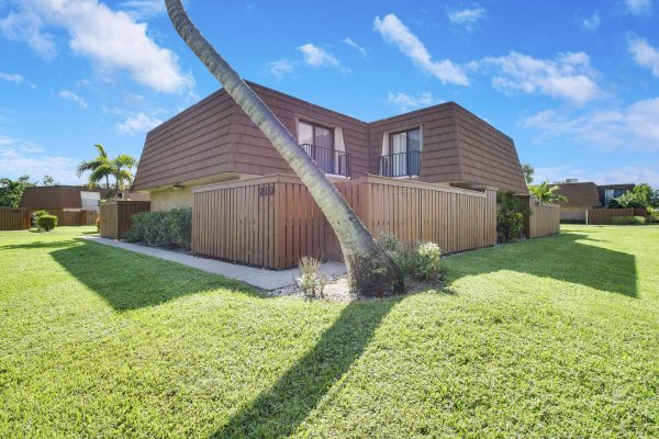 3900 County Line #21d Tequesta, FL 33469