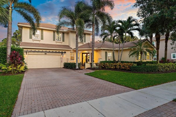 136 Via Catalunha Jupiter, FL 33458