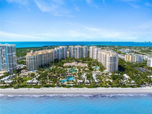 781 Crandon Blvd #406 Key Biscayne, FL 33149