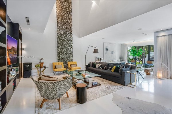 2000 S Bayshore Dr #47 Miami, FL 33133