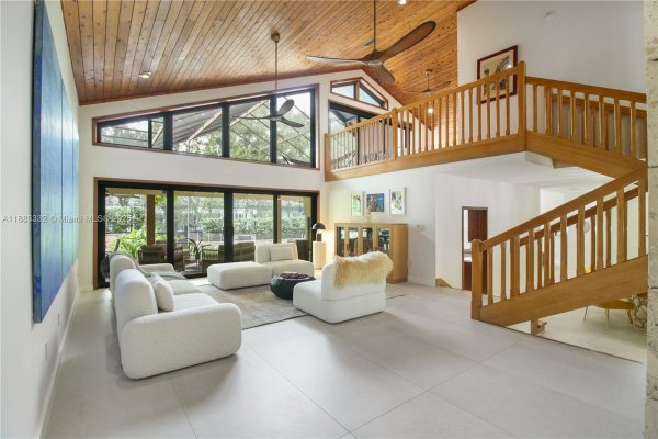 8120 SW 182nd St Palmetto Bay, FL 33157