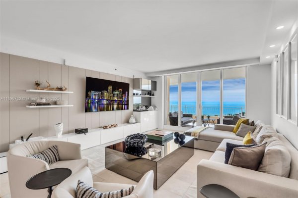 791 Crandon Blvd #1404 Key Biscayne, FL 33149