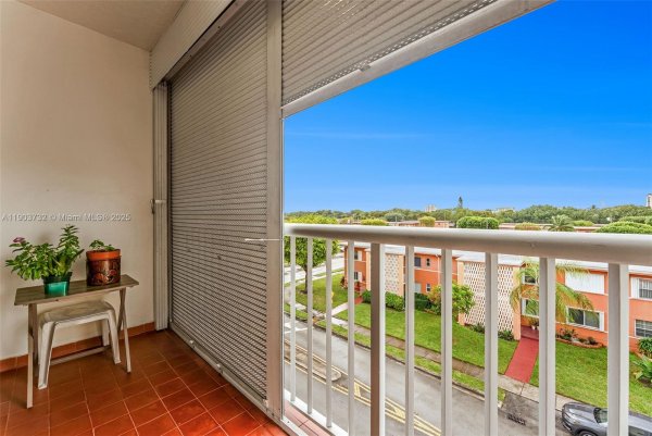 3661 SW 9th Ter #402 Miami, FL 33135