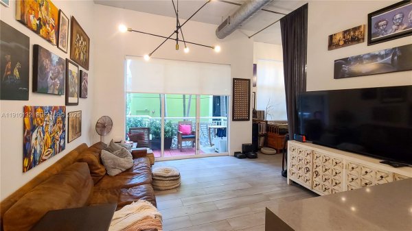 2001 Biscayne Blvd #2117 Miami, FL 33137