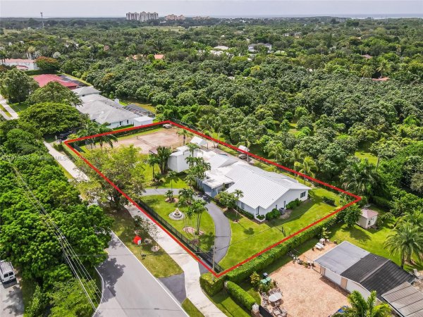 6900 SW 136th St Palmetto Bay, FL 33156