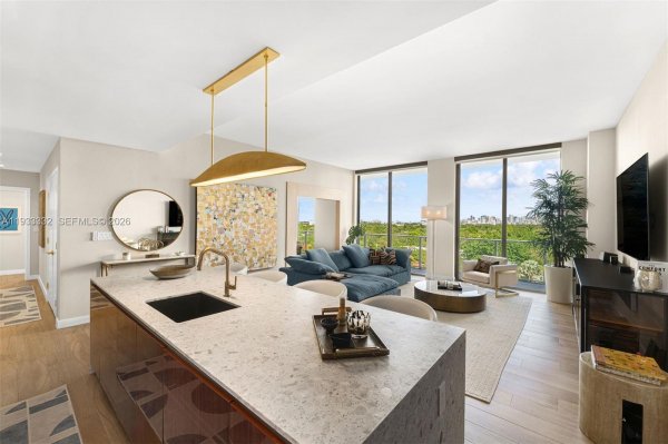 2678 Tigertail Ave #702 Miami, FL 33133