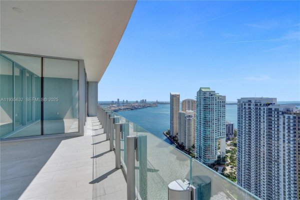 300 Biscayne Blvd Way #3704C Miami, FL 33131