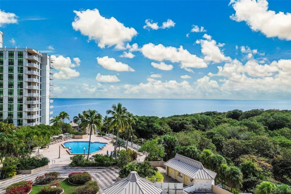 1121 Crandon Blvd #F802 Key Biscayne, FL 33149